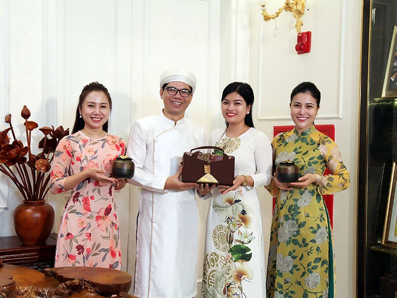 Gợi ý quà tặng đối tác kinh doanh cho mối quan hệ song phương thêm bền chặt Quà tặng đối tác kinh doanh