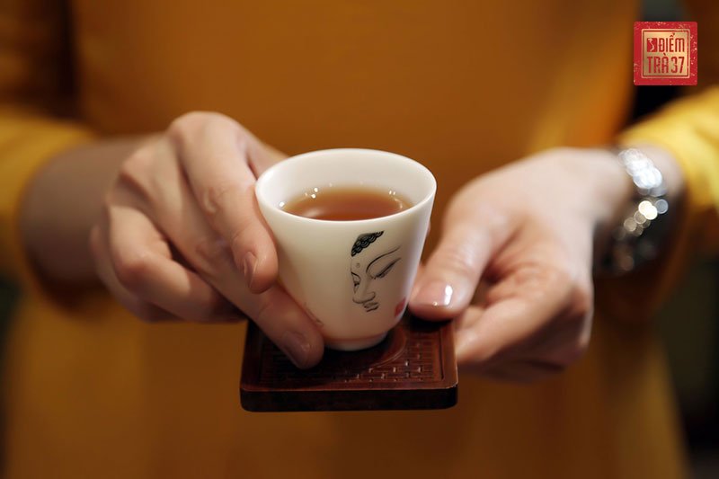 trà là món quà ý nghĩa mang đậm chất truyền thống mà người Việt ta lựa chọn để gửi trao thành ý 
